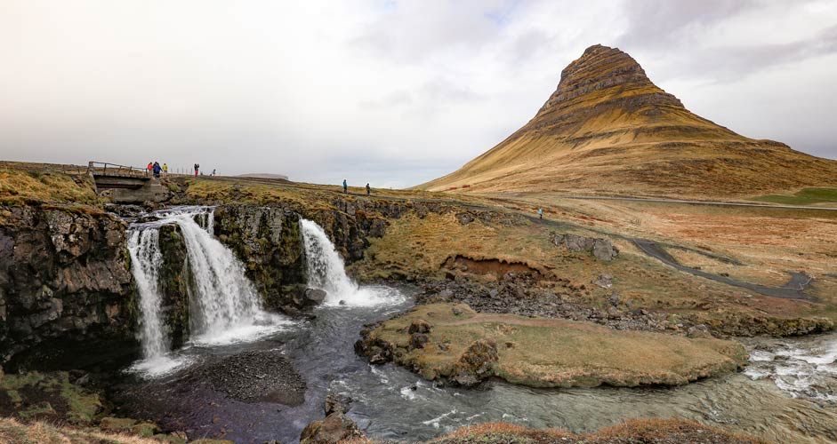 Kirkjufellsfoss ja Kirkjufell