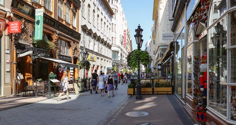 Vaci-kävelykatu Budapest