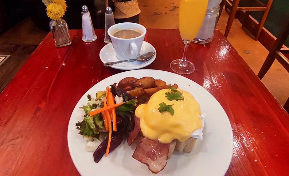 Eggs Benedict - Milk - Aamiainen Barcelonassa