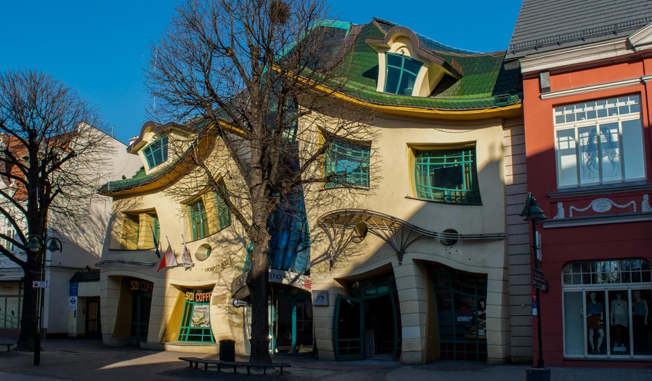 Crooked House, Sopot Puola